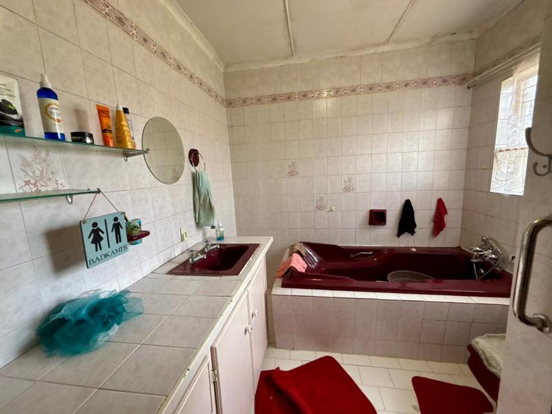 4 Bedroom Property for Sale in Pellissier Free State